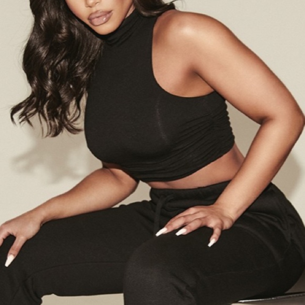 SIDE RUCHED CROP TOP